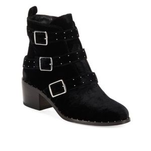 VELVET BUCKLE BOOTIES